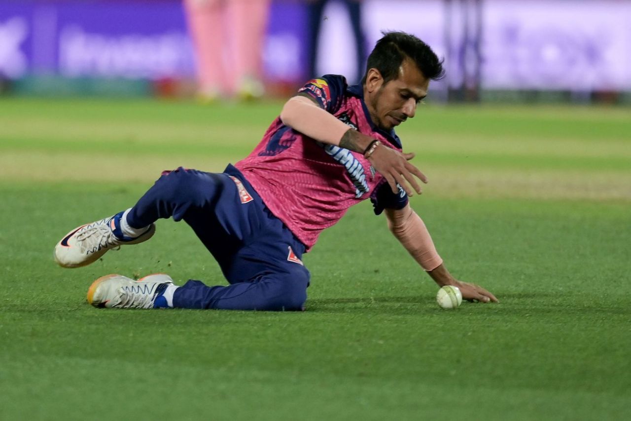 Yuzvendra Chahal puts in a slide to pick up the ball, Punjab Kings vs Rajasthan Royals, IPL 2023, Dharamsala, May 19, 2023