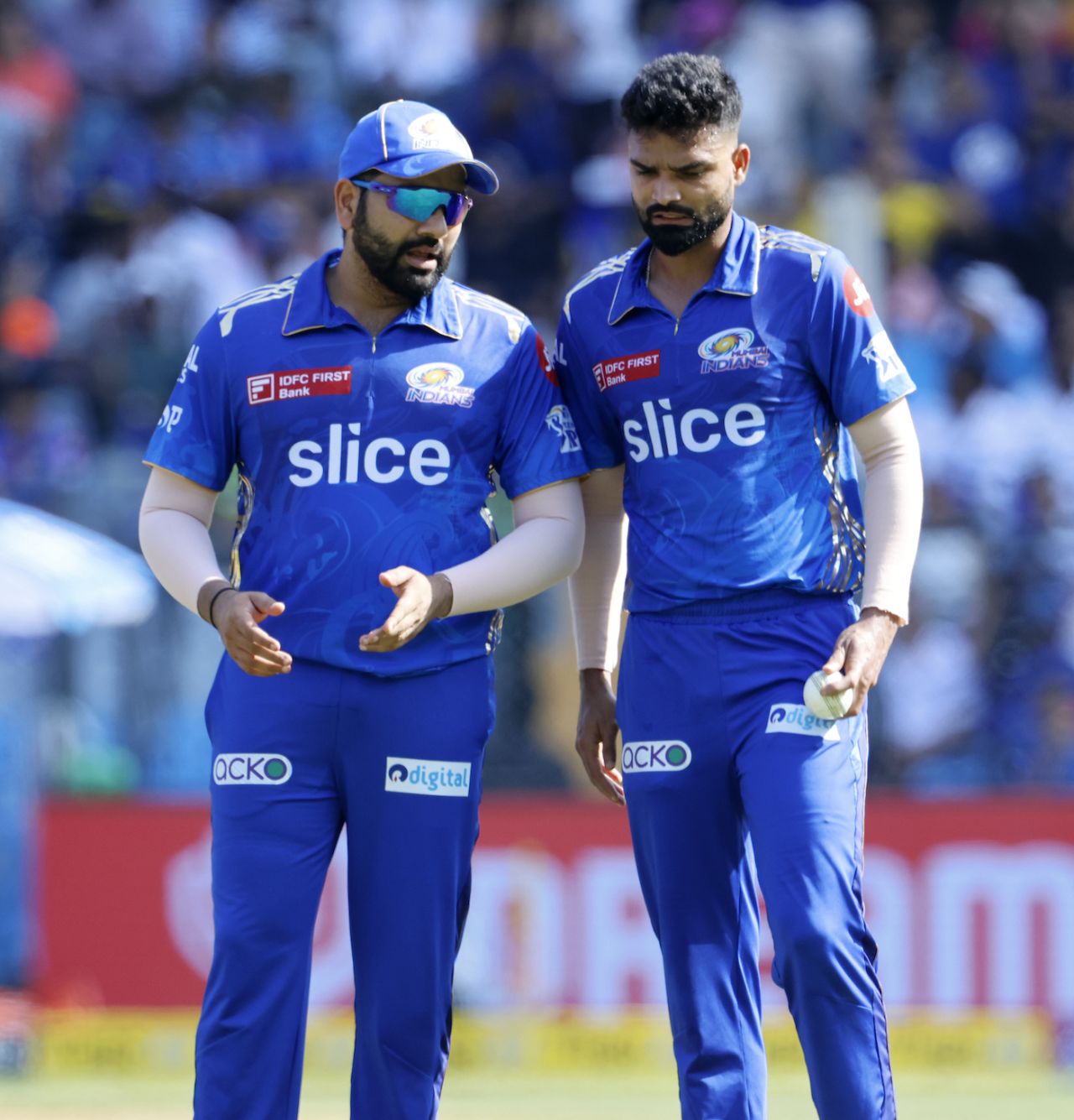 Rohit Sharma has a chat with Kumar Kartikeya, Mumbai Indians vs Sunrisers Hyderabad, IPL 2023, Mumbai, May 21, 2023