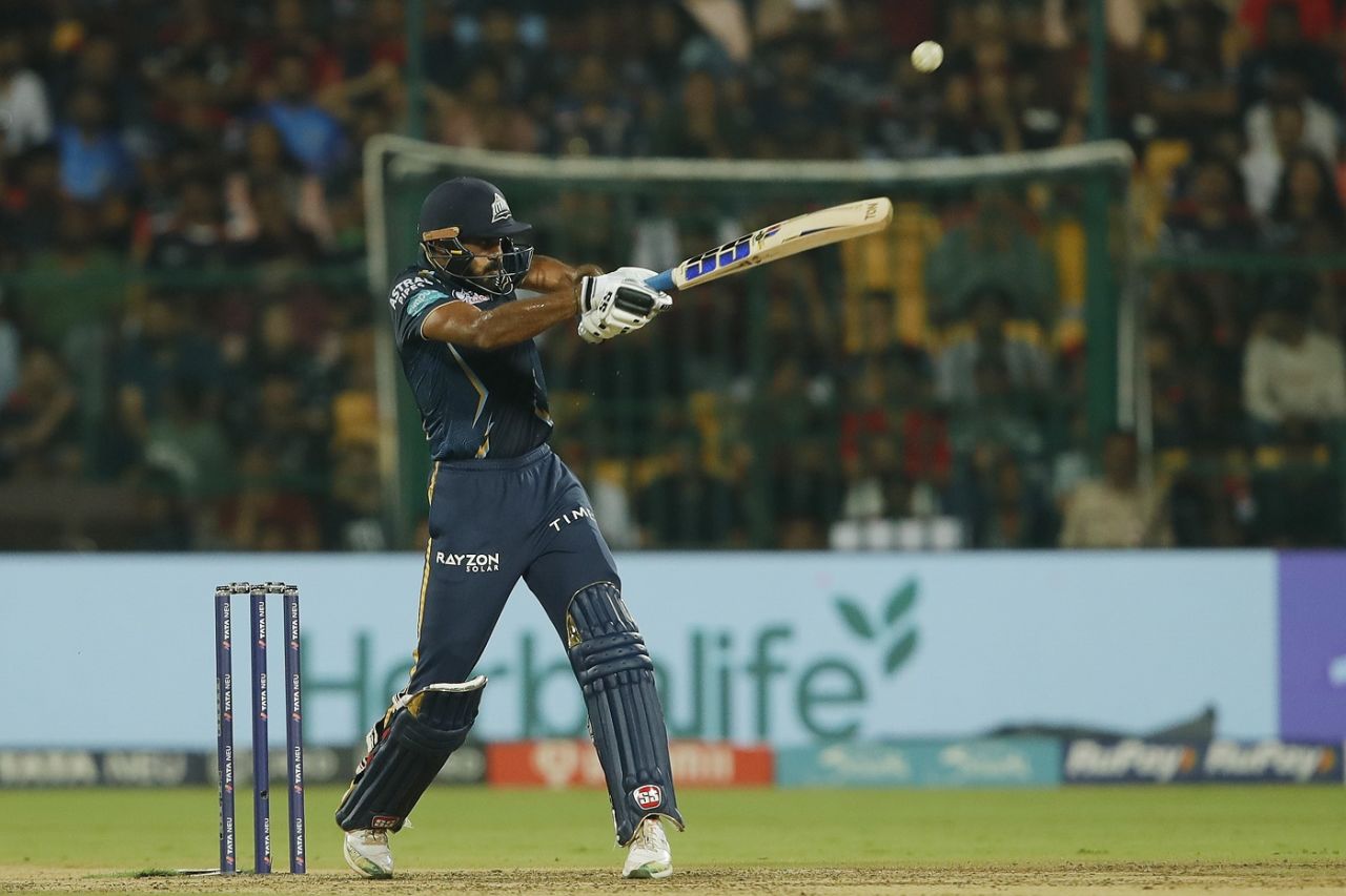 Vijay Shankar hits a massive one to get to a fifty, Royal Challengers Bangalore vs Gujarat Titans, IPL 2023, Bengaluru, May 21, 2023