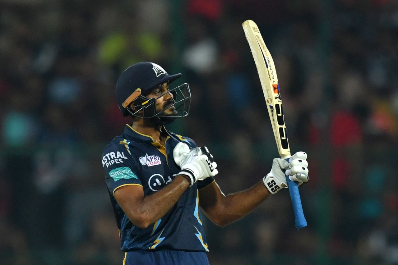 Vijay Shankar celebrates after a 34-ball fifty, Royal Challengers Bangalore vs Gujarat Titans, IPL 2023, Bengaluru, May 21, 2023