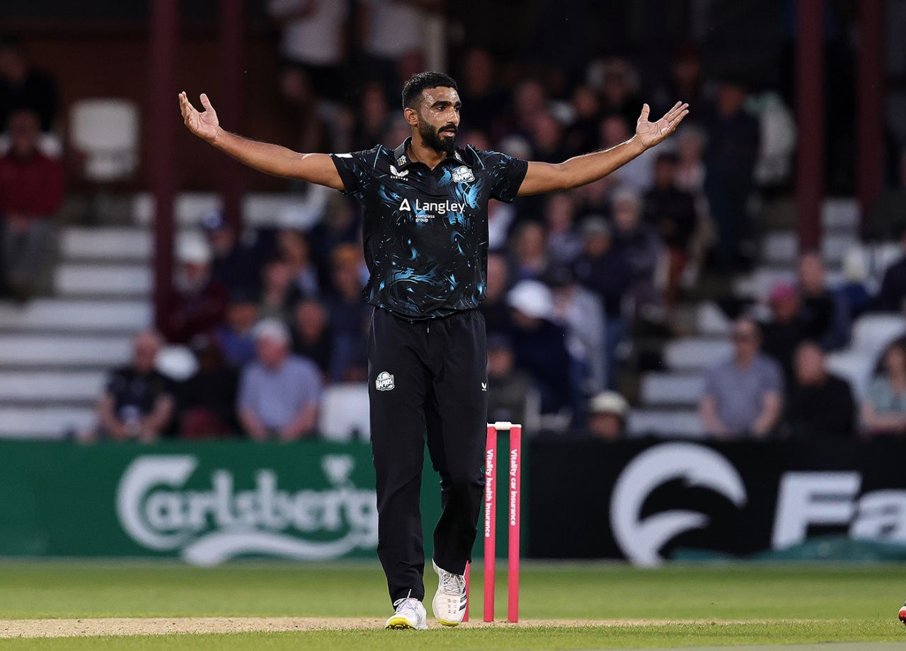 Usama Mir celebrates a wicket, Vitality Blast T20, Northamptonshire Steelbacks vs Worcestershire Rapids, Northampton, May 24, 2023