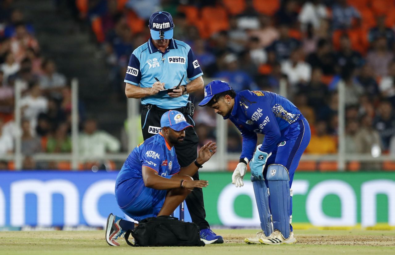 Ishan Kishan had to go off the field after a freak injury, where Chris Jordan's elbow hit his left eye, Gujarat Titans vs Mumbai Indians, IPL 2023 Qualifier 2, Ahmedabad, May 26, 2023