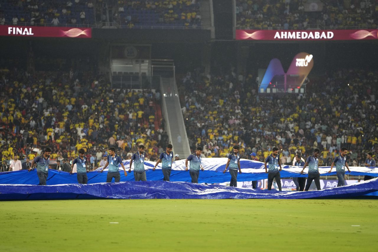 The rain, as forecast, arrived at the halfway stage of the game, Chennai Super Kings vs Gujarat Titans, IPL 2023 final, Ahmedabad, May 29, 2023