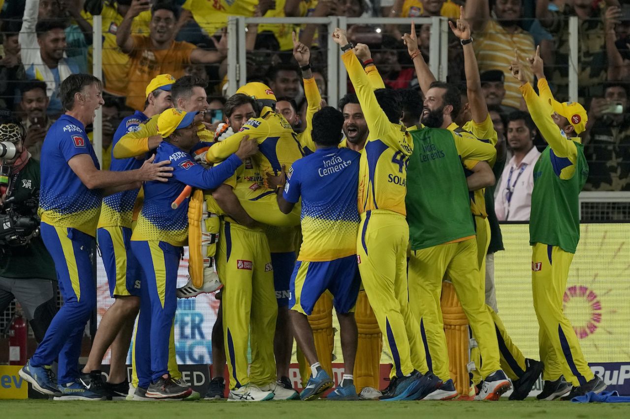 Ravindra Jadeja is cradled by MS Dhoni as Chennai Super Kings' players and support staff jubilantly celebrate their win, Chennai Super Kings vs Gujarat Titans, IPL 2023 final, Ahmedabad, May 29, 2023