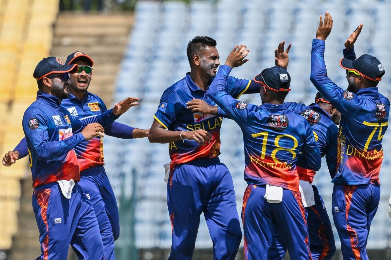 Dushmantha Chameera gets together with team-mates on dismissing Hashmatullah Shahidi, Sri Lanka vs Afghanistan, 3rd ODI, Hambantota, June 7, 2023