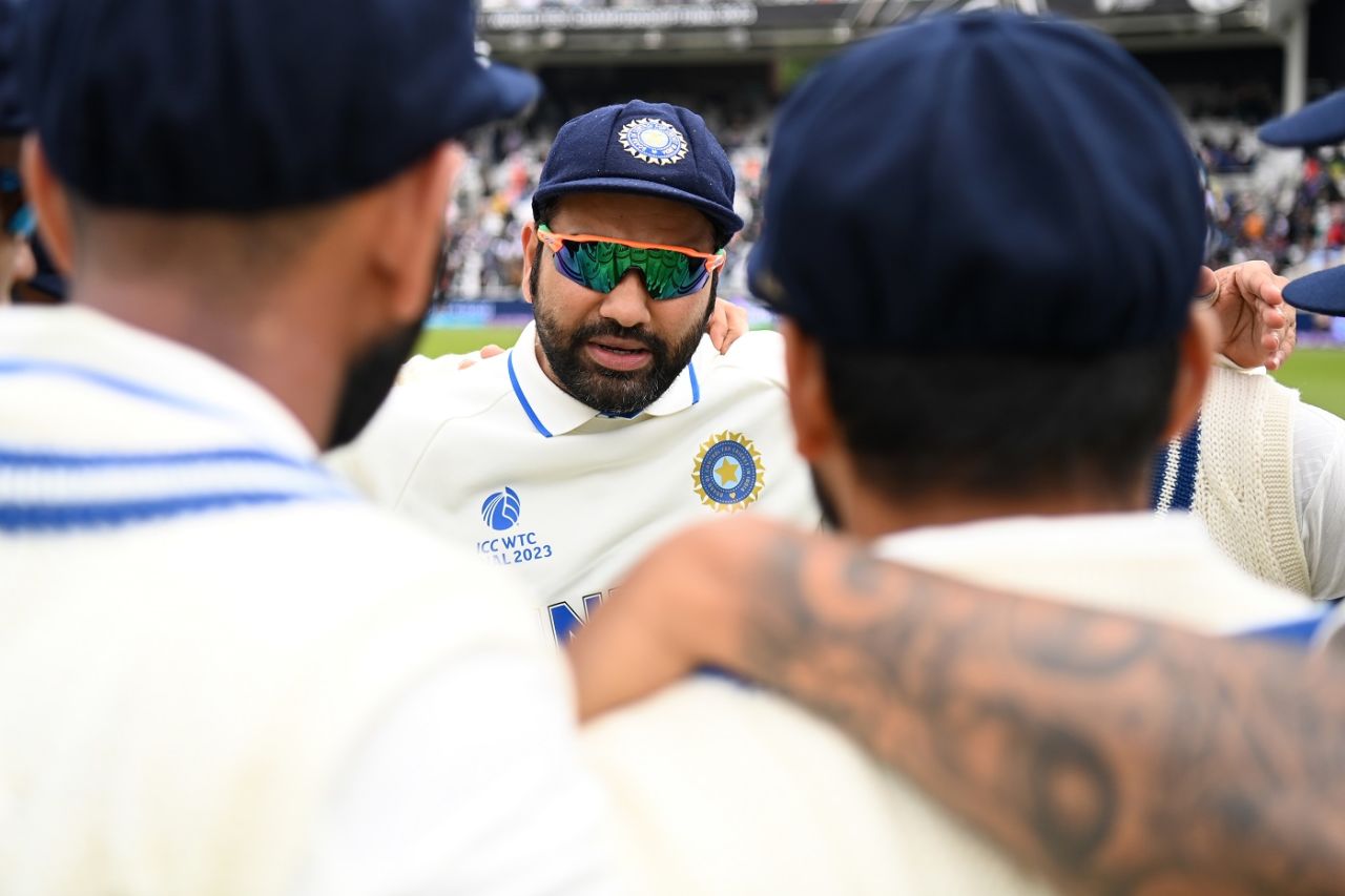 Rohit Sharma talks during team huddle, Australia vs India, WTC final, day one, London, June 7, 2023