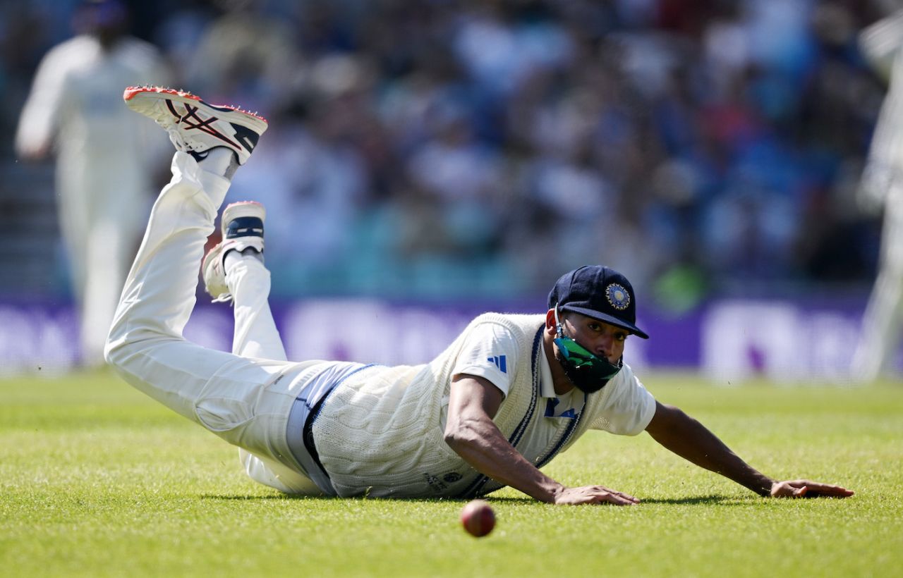 Mohammed Siraj's sunglasses and beard turn into a 2D mask, Australia vs India, WTC final, 3rd day, The Oval, London, June 9, 2023