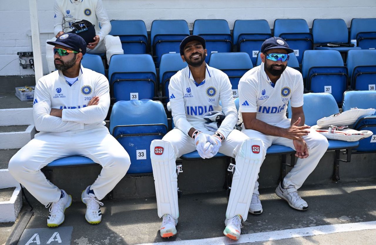 Rohit Sharma looks on as KS Bharat and Mohammed Shami have a laugh, Australia vs India, WTC final, 4th Day, The Oval, London, June 10, 2023