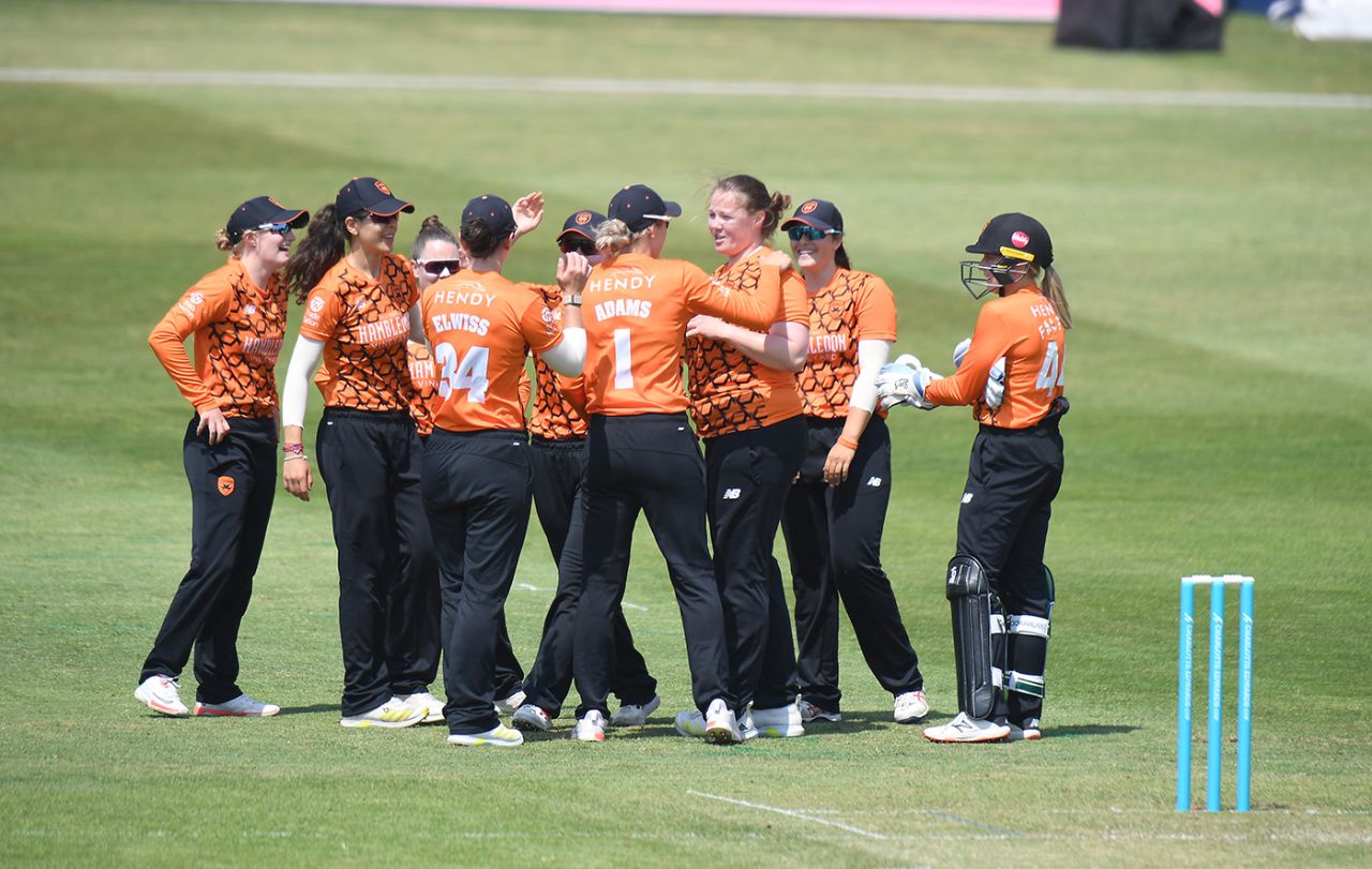 Anya Shrubsole made key breakthroughs in the chase, Southern Vipers vs Thunder, Charlotte Edwards Cup eliminator, New Road, June 10, 2023