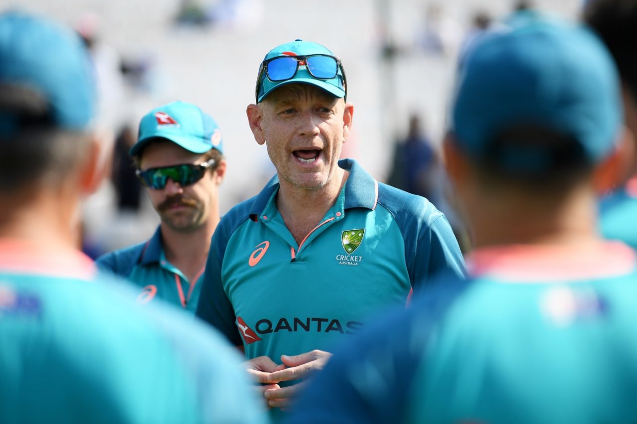 Head coach Andrew McDonald does the talking in the Australian huddle, Australia vs India, WTC final, fifth day, The Oval, London, June 11, 2023