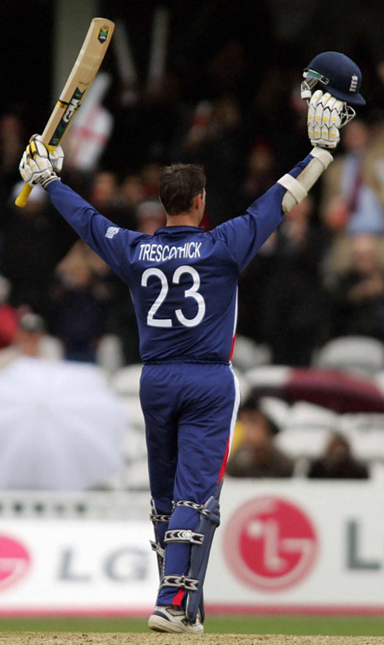 Marcus Trescothick acknowledges his half-century, England v West Indies, ICC Champions Trophy final, September 25 2004