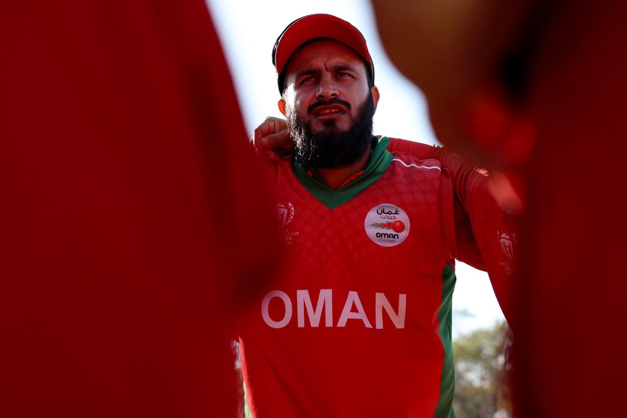 Captain Zeeshan Maqsood pumps in some last-minute motivation, Ireland vs Oman, World Cup Qualifier, Bulawayo, June 19, 2023