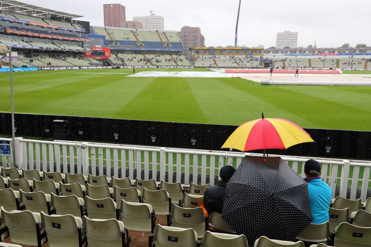 Fans take shelter under an umbrella in rainy Birmingham, England vs Australia, 1st Ashes Test, Edgbaston, 5th day, June 20, 2023
