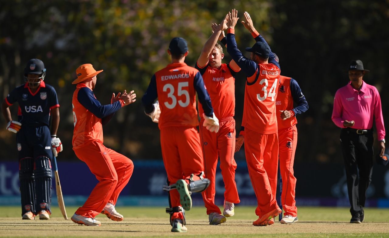 Logan van Beek and team celebrate the wicket of Steven Taylor, Netherlands vs USA, World Cup Qualifier, Harare, June 22, 2023
