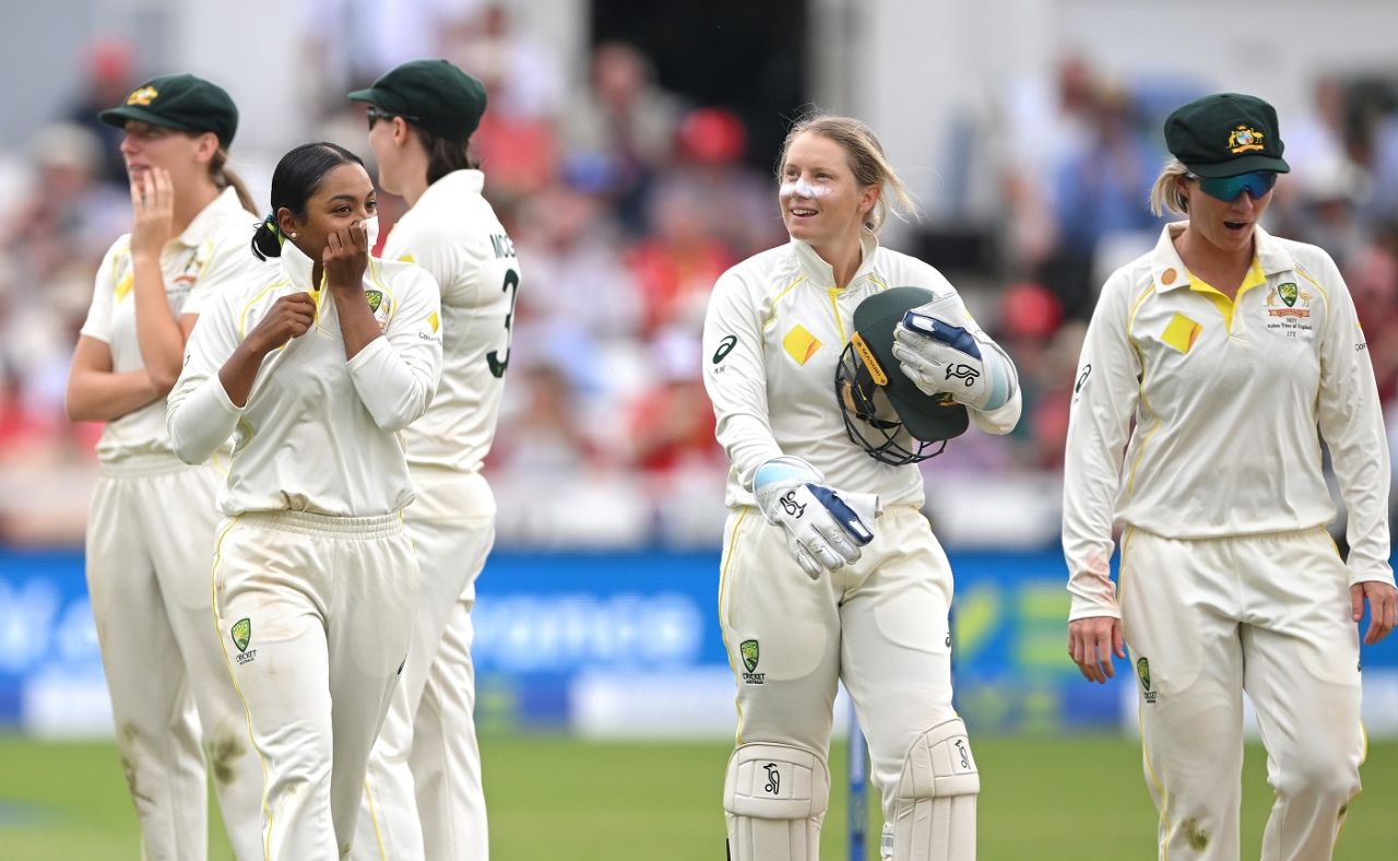 Alana King and Alyssa Healy cannot believe after another review went against Australia, England vs Australia, Only Test, Women's Ashes, Nottingham, 3rd day, June 24, 2023