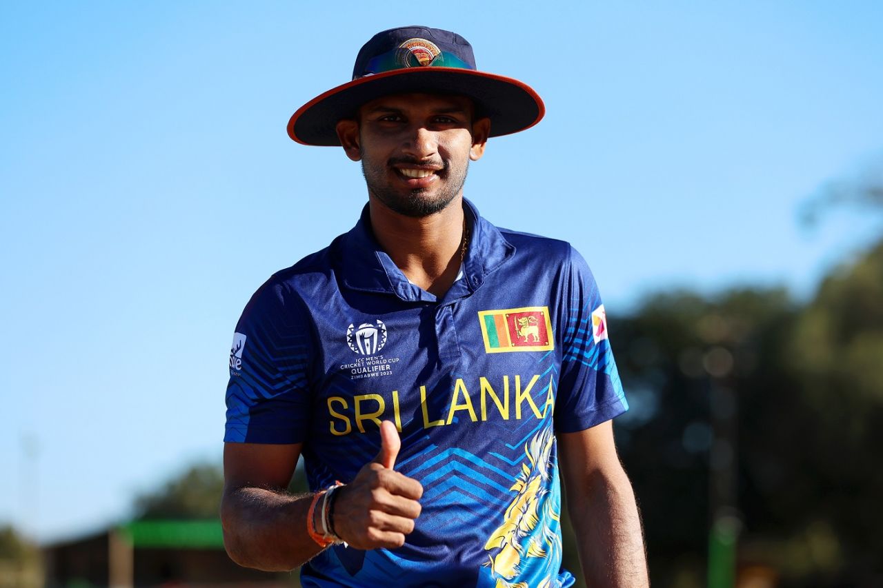 Dasun Shanaka was in a cheerful mood at the toss, Ireland vs Sri Lanka, ICC World Cup Qualifier, Bulawayo, June 25, 2023