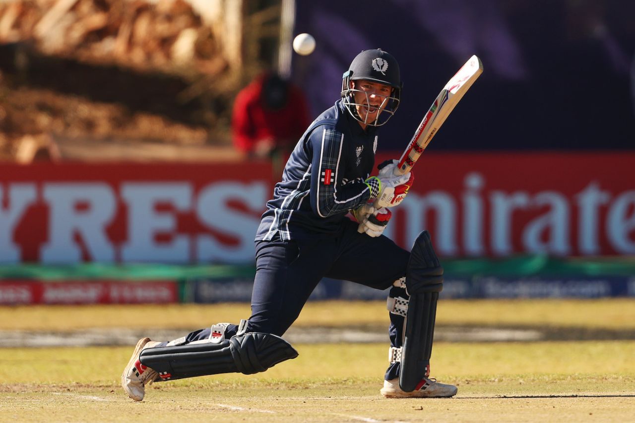 Matthew Cross determines whether a run is on while looking at the ball, Oman vs Scotland, ICC Cricket World Cup Qualifier, Bulawayo, June 25, 2023
