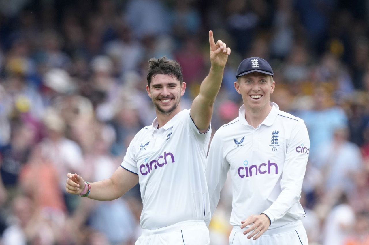 Josh Tongue and Zak Crawley celebrate Usman Khawaja's wicket, England vs Australia, 2nd Ashes Test, Lord's, 1st day, June 28, 2023