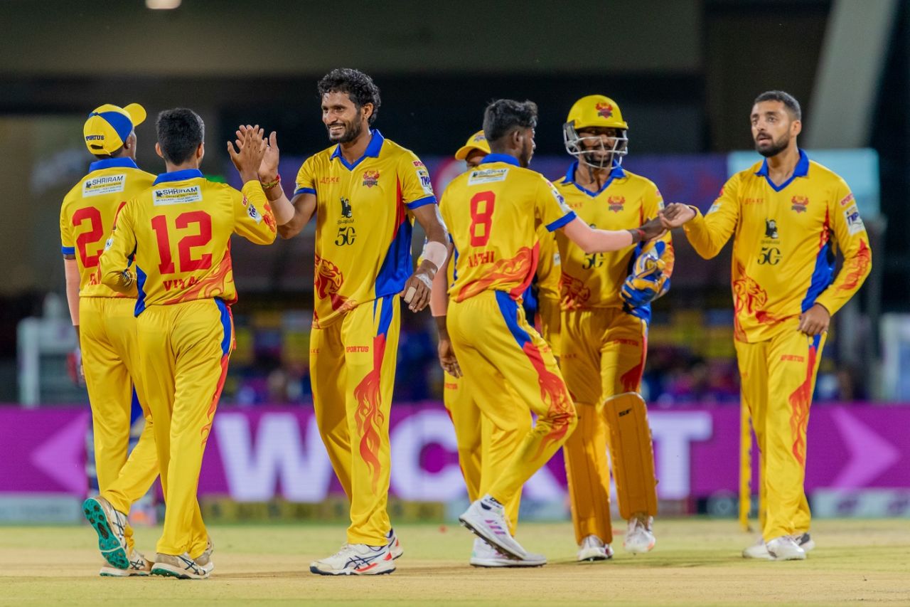 P Saravana Kumar celebrates a wicket with his team-mates, Dindigul Dragons vs IDream Tiruppur Tamizhans, TNPL 2023, Salem, June 28, 2023