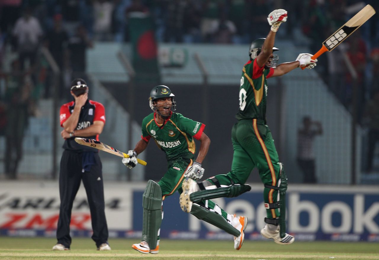 Shafiul Islam and Mahmudullah are ecstatic after taking Bangladesh home, Bangladesh v England, Group B, World Cup, Chittagong, March 11, 2011