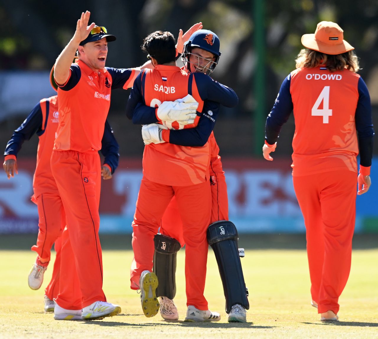 Scott Edwards and Saqib Zulfiqar celebrate after combining to send back Dimuth Karunaratne, Netherlands vs Sri Lanka, Super Six, ODI World Cup qualifier, Bulawayo, June 30, 2023
