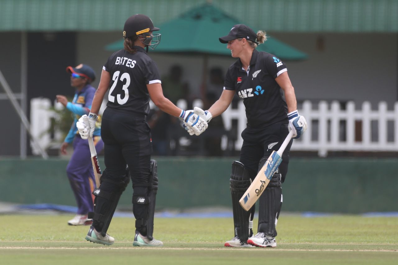 Suzie Bates and Sophie Devine shake hands, Sri Lanka vs New Zealand, 3rd women's ODI, Galle, July 3, 2023