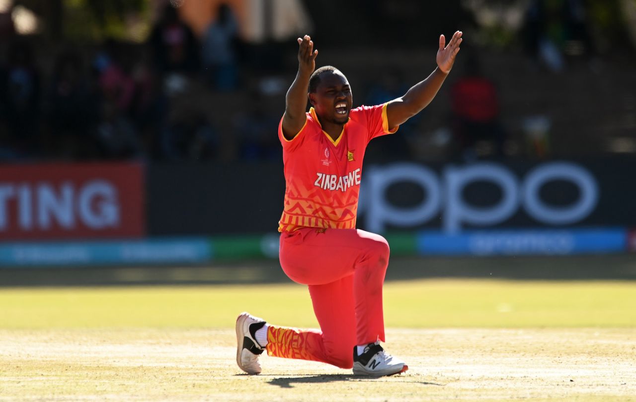 Tendai Chatara appeals for a wicket, Zimbabwe vs Scotland, Super Six, World Cup Qualifiers, Bulawayo, July 4, 2023