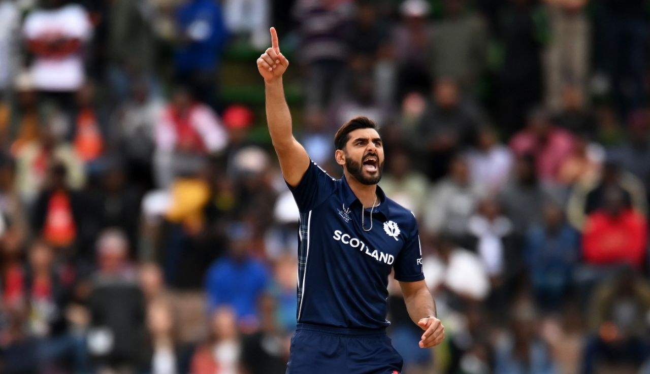 Safyaan Sharif castles Tendai Chatara for his 100th ODI wicket, Zimbabwe vs Scotland, Super Six, Men's World Cup Qualifier, Bulawayo, July 4, 2023