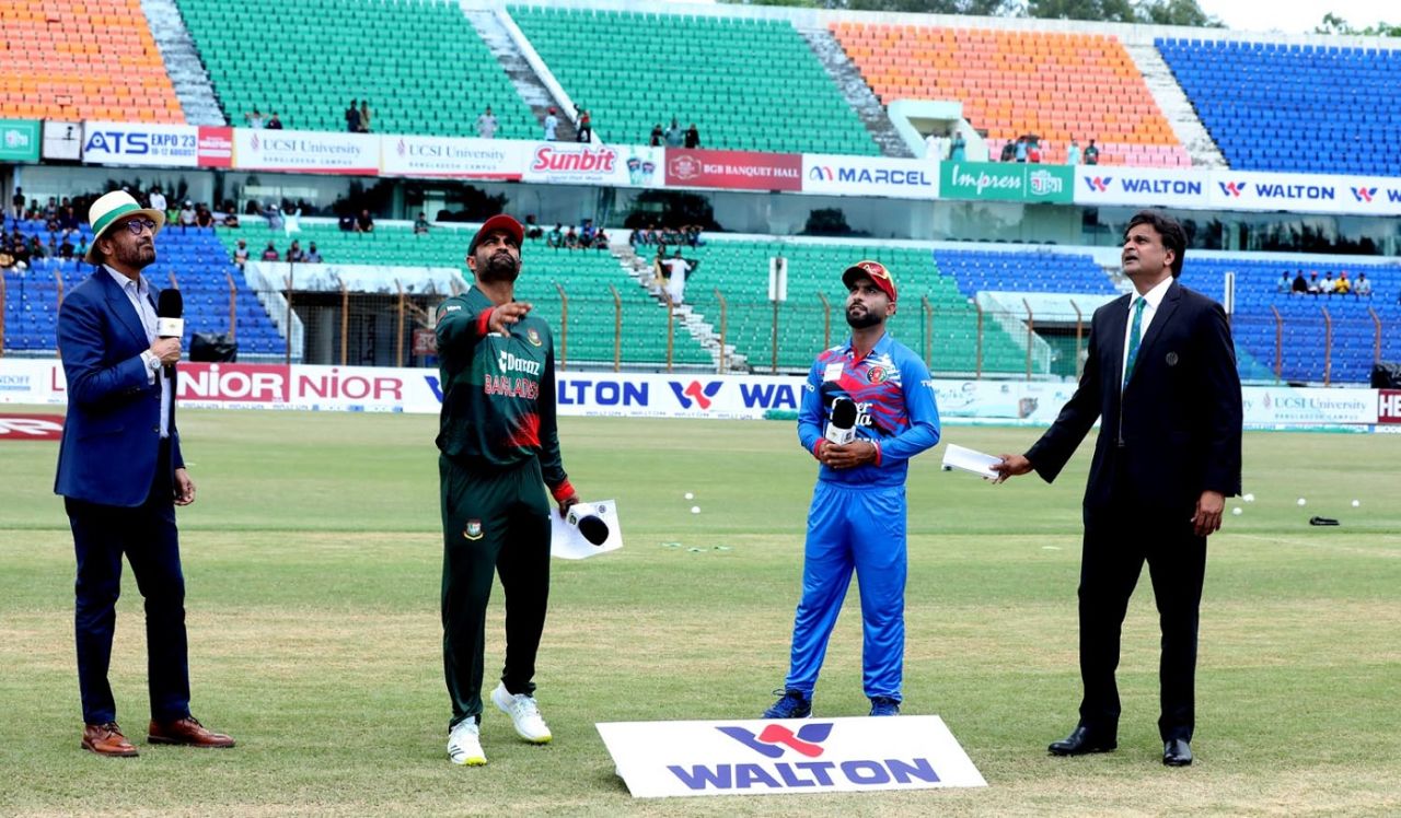 Tamim Iqbal tosses the coin as Hashmatullah Shahidi calls, Bangladesh vs Afghanistan, 1st ODI, Chattogram, July 5, 2023