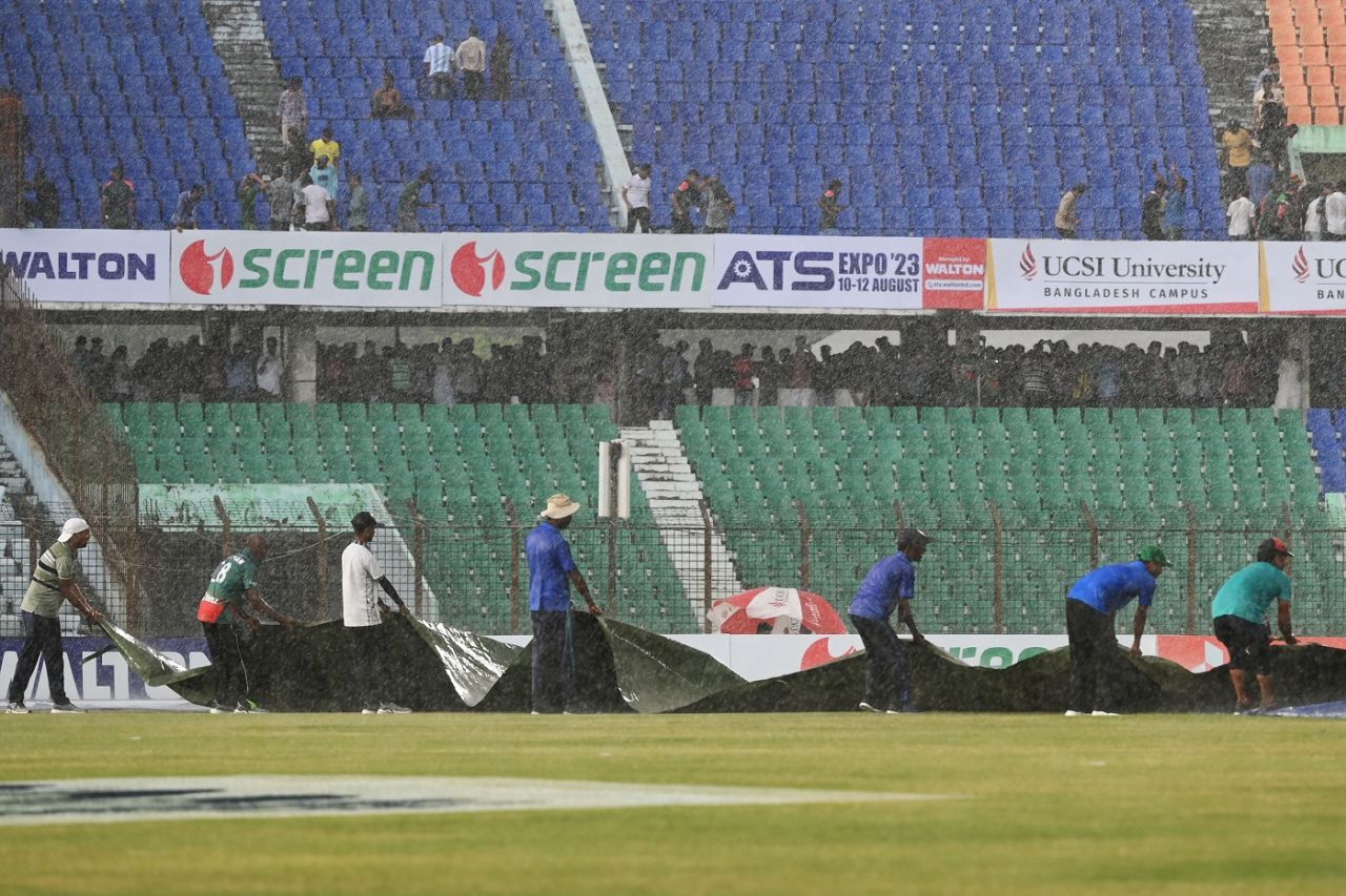 Covers come on as rain interrupts play for the second time, Bangladesh vs Afghanistan, 1st ODI, Chattogram, July 5, 2023