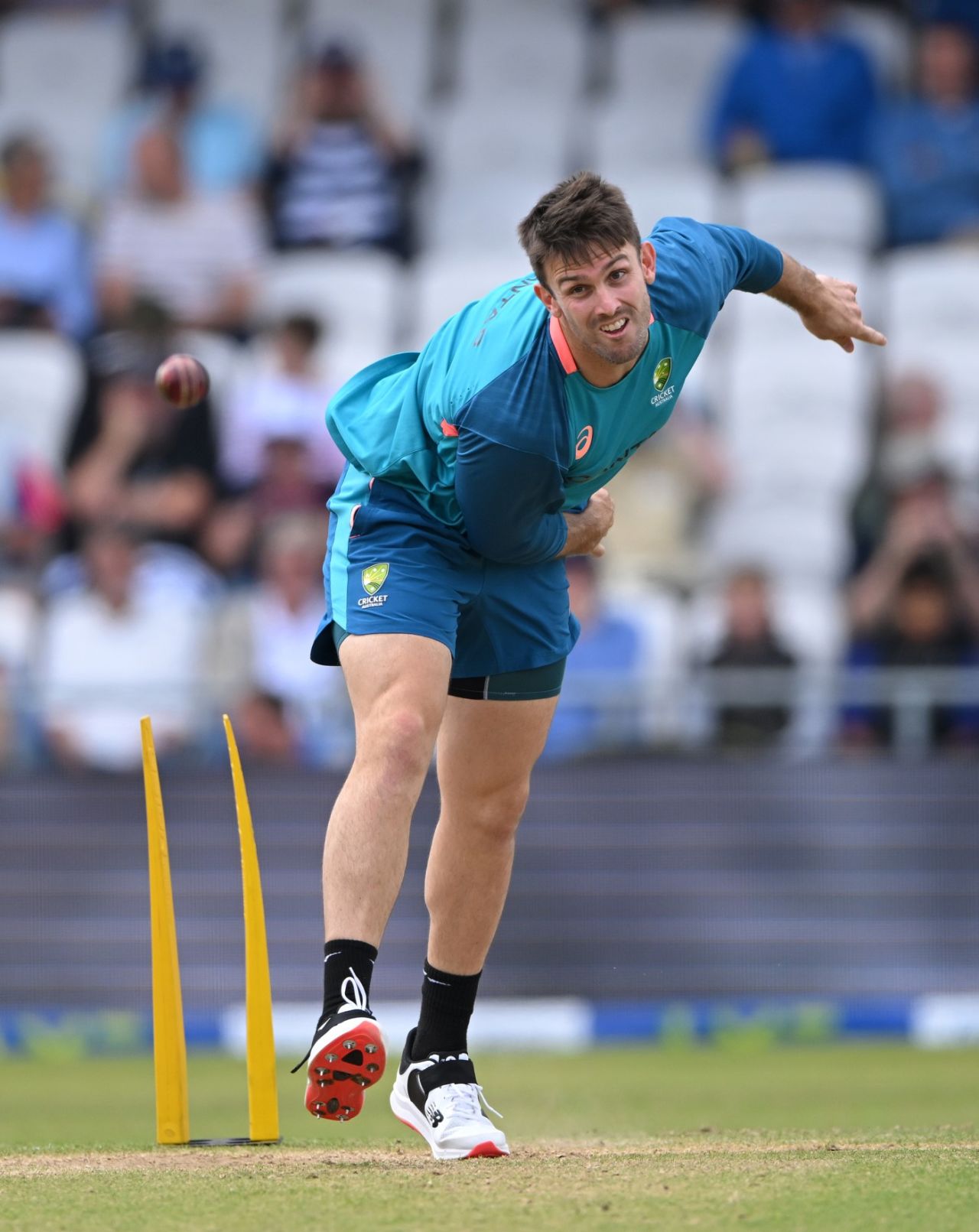 Mitchell Marsh warms up for his first Test in four years, England vs Australia, 3rd Ashes Test, Headingley, 1st day, July 6, 2023