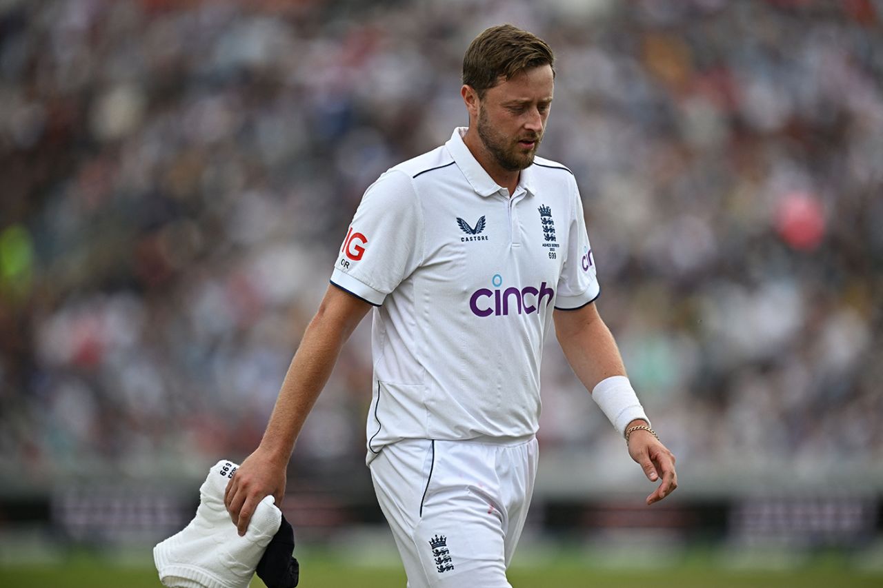 Ollie Robinson left the field with back spams on the first afternoon, England vs Australia, The Ashes, 3rd Test, Day 1, Headingley, Leeds, July 6, 2023