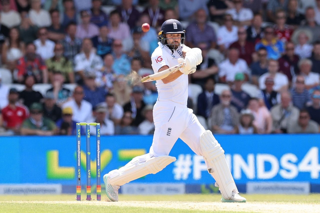 Mark Wood entertained with an eight-ball 24, England vs Australia, 3rd Test, 2nd day, Headingley, July 7, 2023