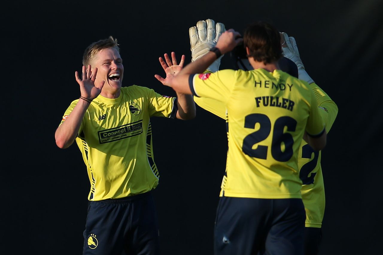 Nathan Ellis celebrates a wicket with his team-mates, Vitality Blast T20 Quarter-Final, Hampshire Hawks vs Worcestershire Rapids, Ageas Bowl, July 07, 2023