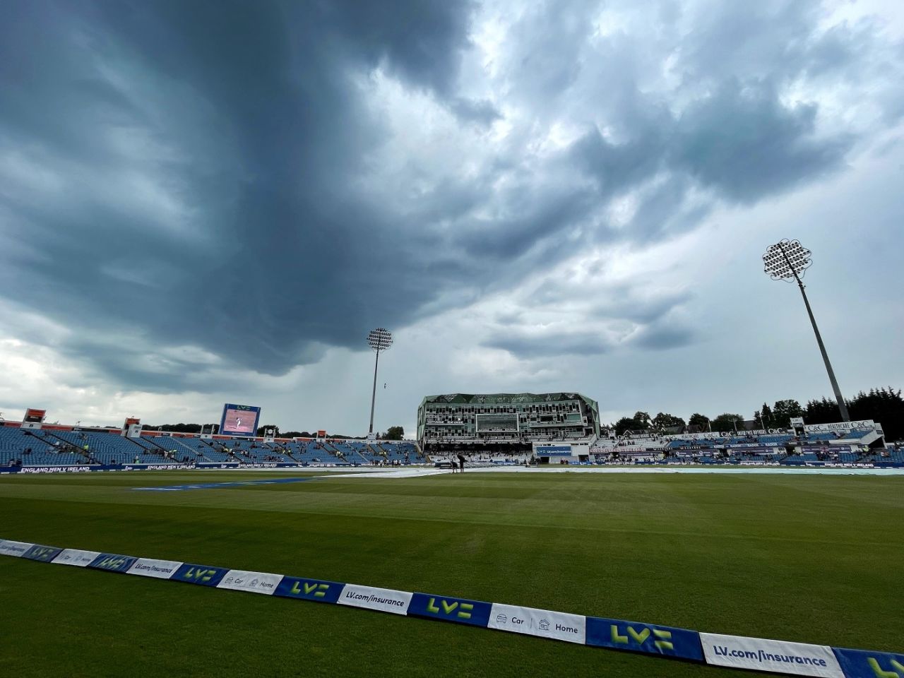 Headingley shrouded in dark clouds, England vs Australia, 3rd Test, 3rd day, Headingley, July 8, 2023
