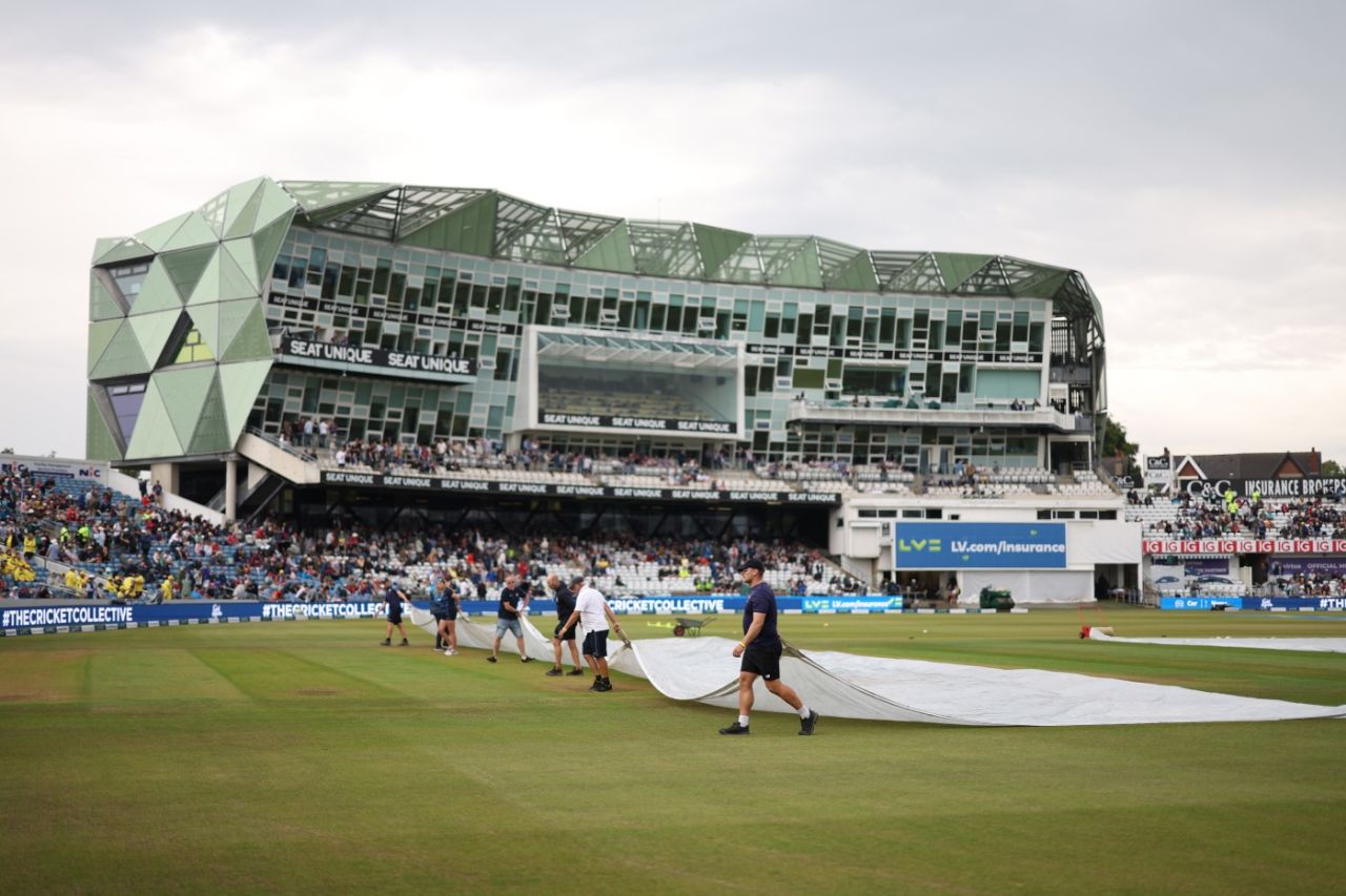 Ground staff pull the covers off, England vs Australia, 3rd Test, 3rd day, Headingley, July 8, 2023