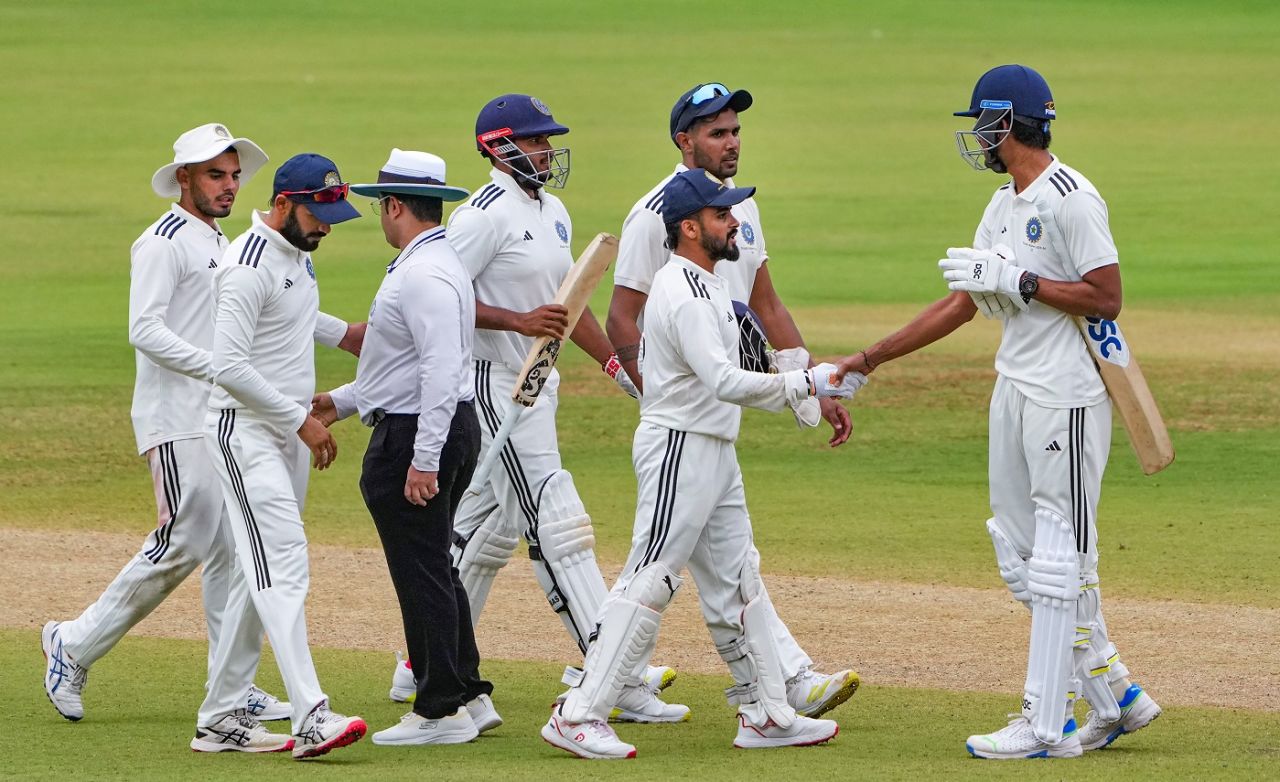 The players shake hands after the game, South Zone vs North Zone, semi-final, 4th day, Duleep Trophy, Bengaluru, July 8, 2023