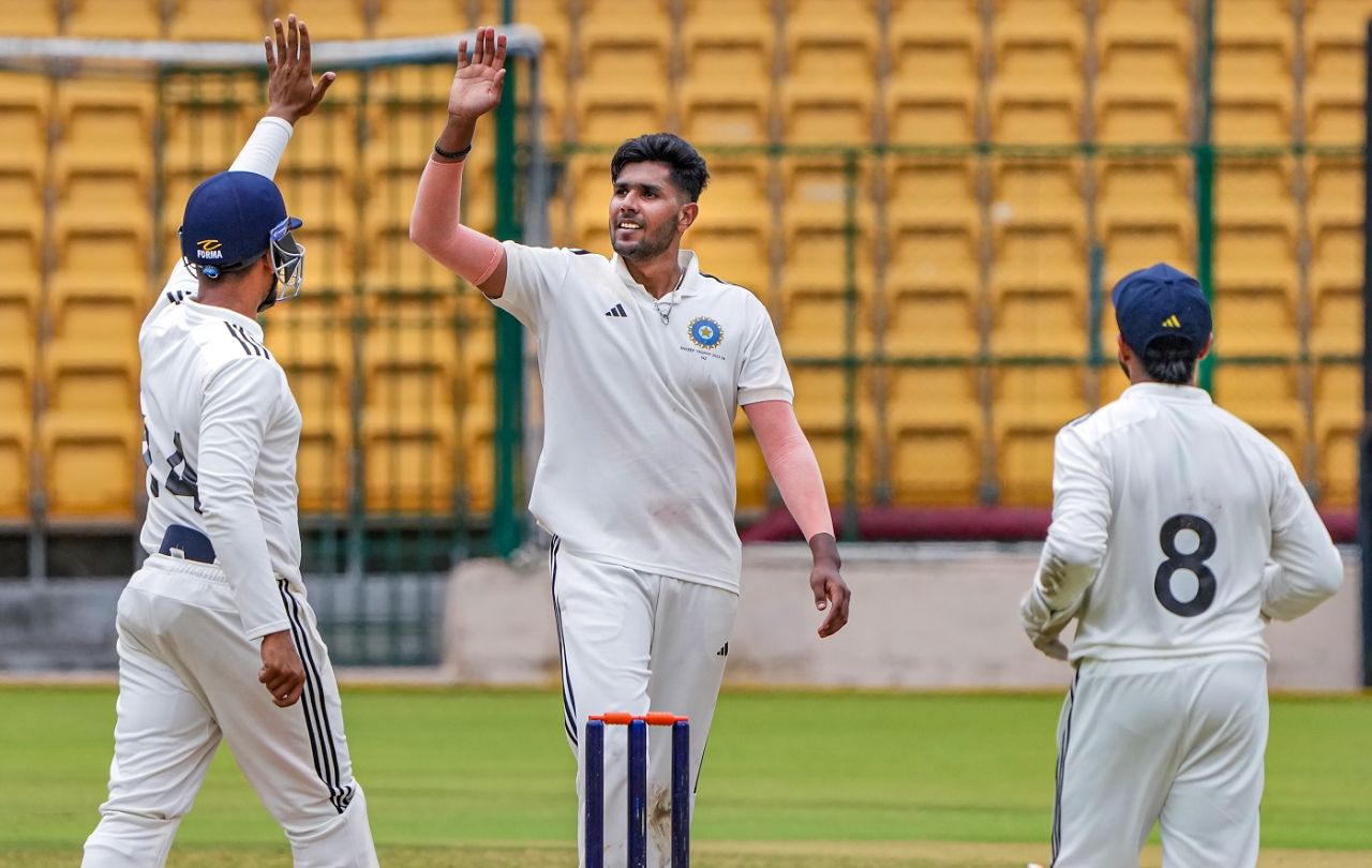Harshit Rana celebrates with his team-mates after dismissing Hanuma Vihari, South Zone vs North Zone, semi-final, 4th day, Duleep Trophy, Bengaluru, July 8, 2023