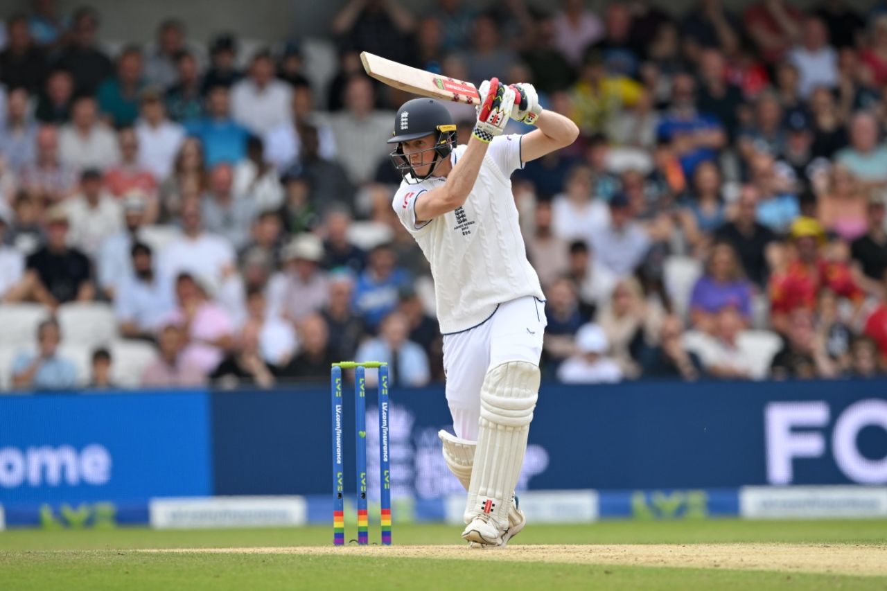 Zak Crawley drives through cover, England vs Australia, 3rd Test, 4th day, Headingley, July 9, 2023