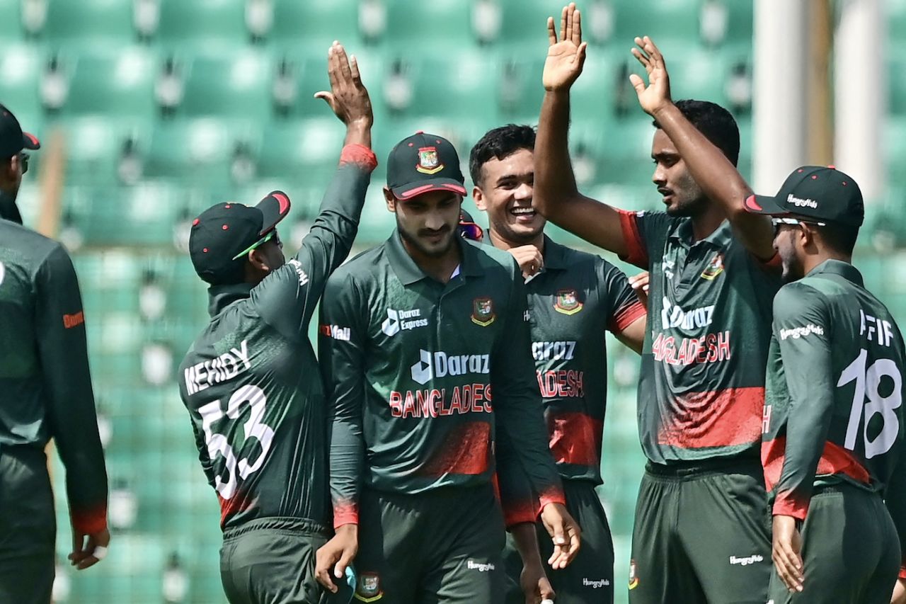 Shoriful Islam's new-ball spell was a cause of his team-mates' delight, Bangladesh vs Afghanistan, 3rd ODI, Chattogram, July 11, 2023