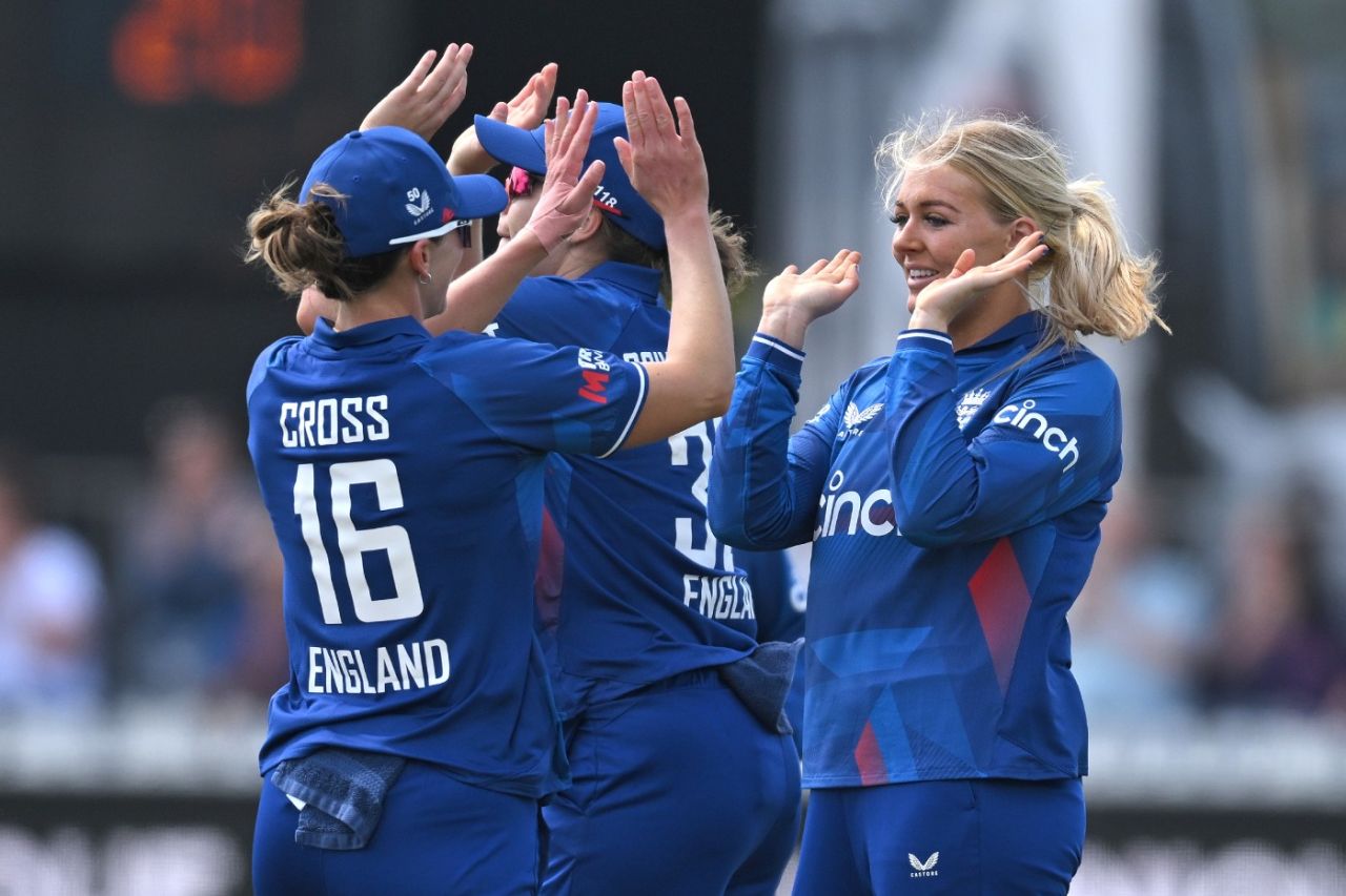 Sarah Glenn claimed the key wicket of Ellyse Perry for 41, England vs Australia, Women's Ashes, 1st ODI, Bristol, July 12, 2023