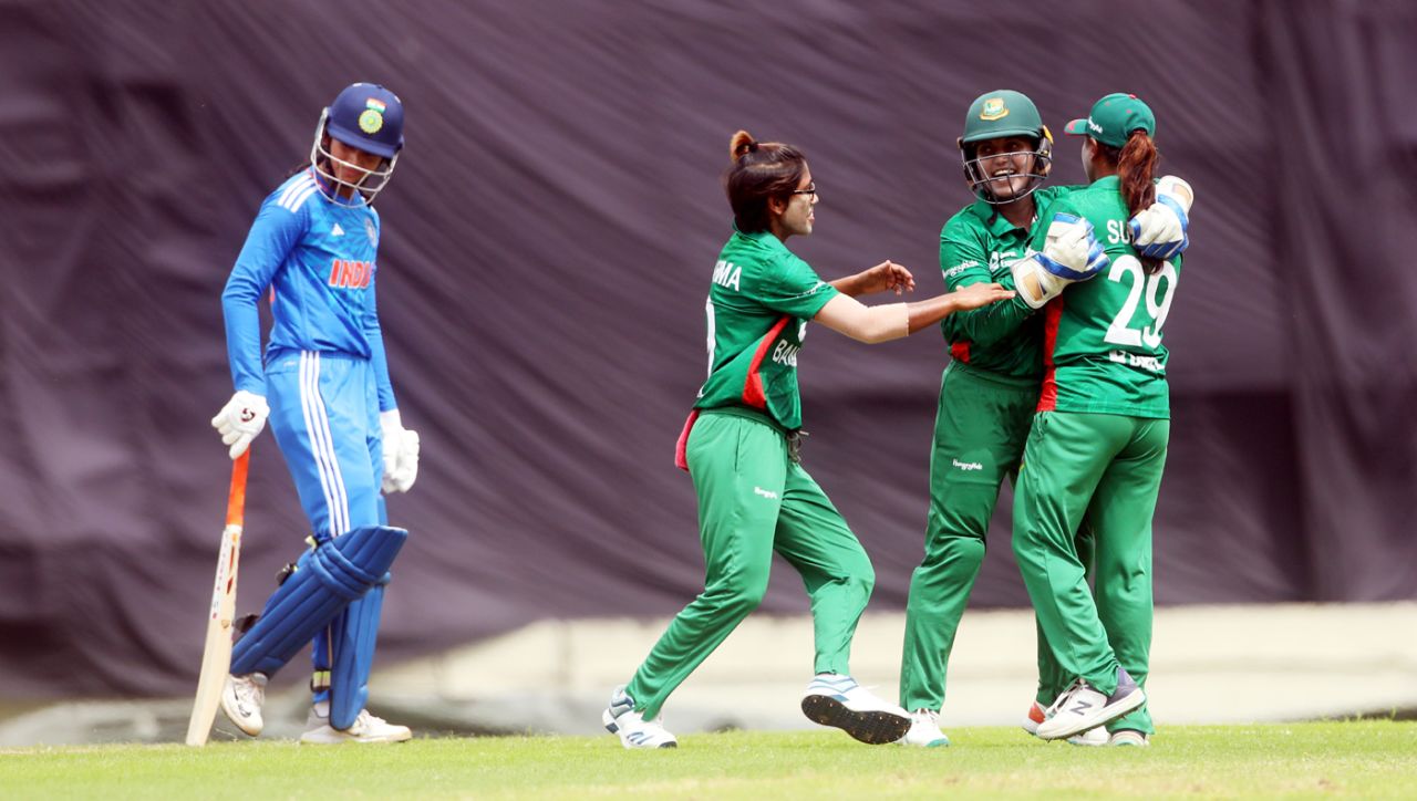 Bangladesh celebrate the dismissal of Smriti Mandhana, Bangladesh vs India, 3rd T20I, Mirpur, July 13, 2023