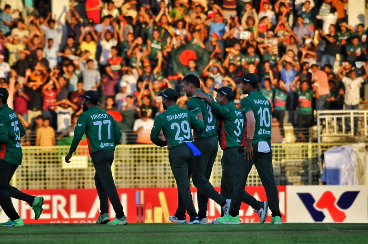 Taskin Ahmed celebrates with team-mates a wicket, Bangladesh vs Afghanistan, 1st T20I, Sylhet, July 14, 2023