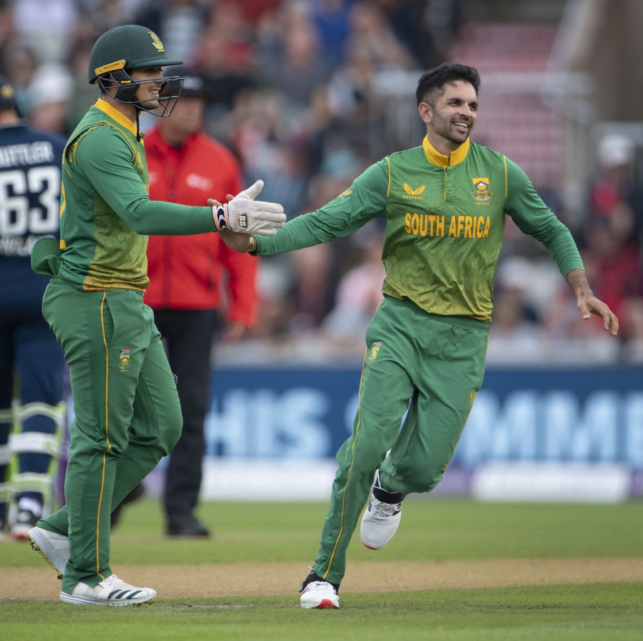 Keshav Maharaj and Quinton De Kock celebrate a wicket, Manchester, July 22, 2022