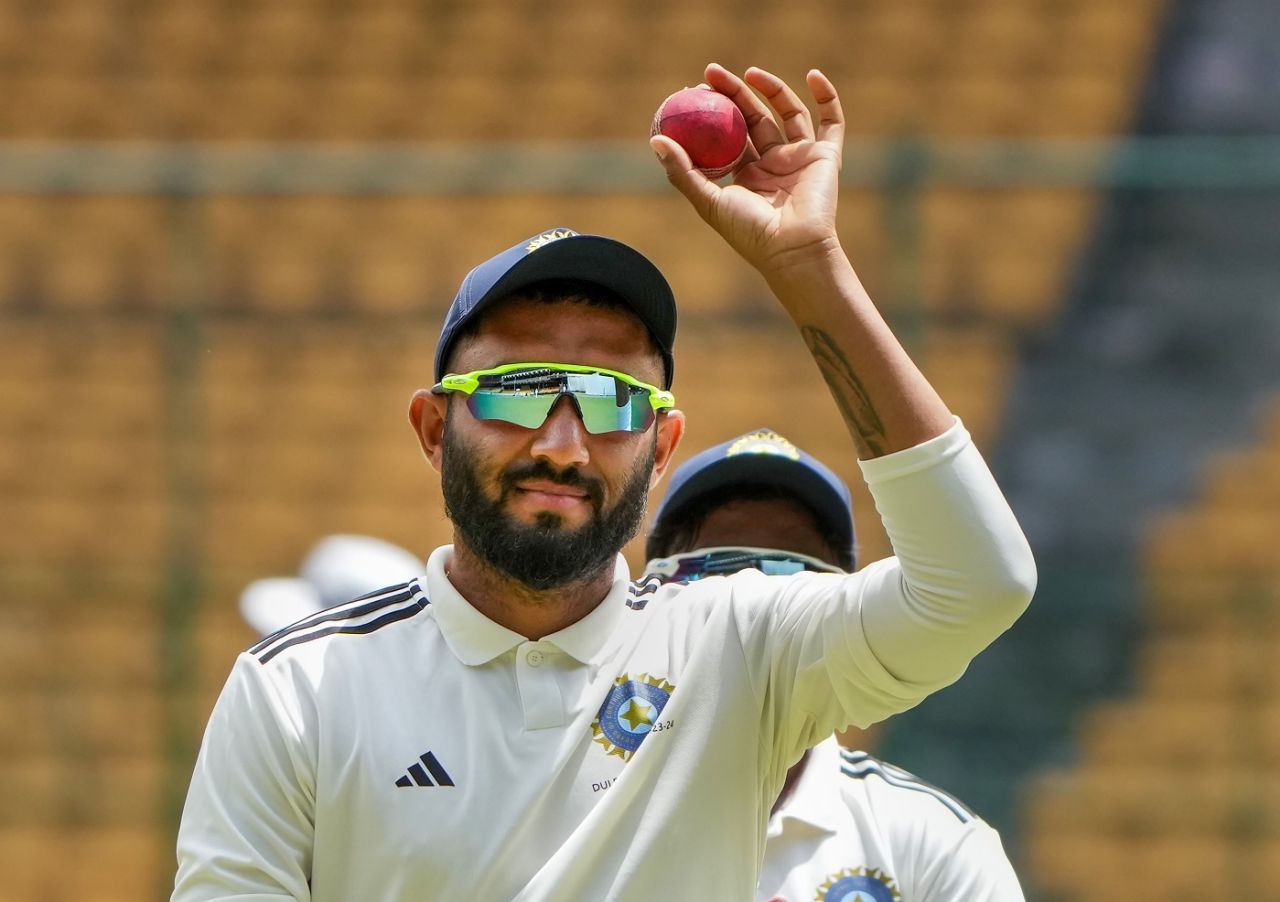 Dharmendrasinh Jadeja holds the ball aloft after his five-wicket haul, South Zone vs West Zone, Final, 4th day, Duleep Trophy, Bengaluru, July 15, 2023