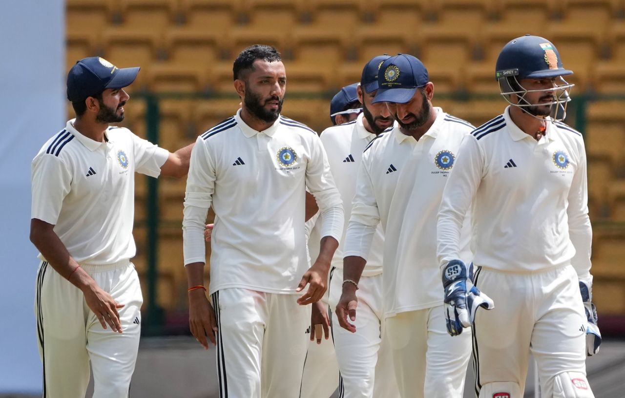 Dharmendrasinh Jadeja picked up 5 for 40 as West Zone were set a target of 298, South Zone vs West Zone, Final, 4th day, Duleep Trophy, Bengaluru, July 15, 2023
