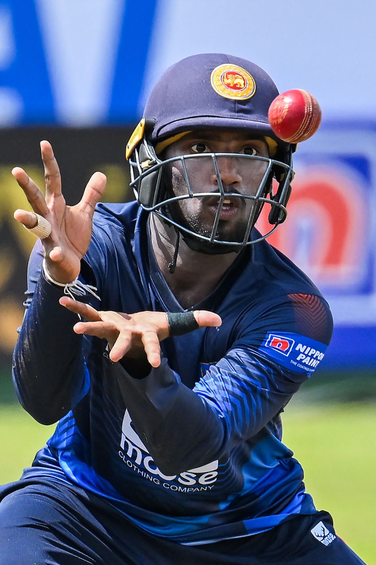 Nishan Madushka brushes up on his close-in catching, Sri Lanka vs Pakistan, 1st men's Test, Galle, July 15, 2023