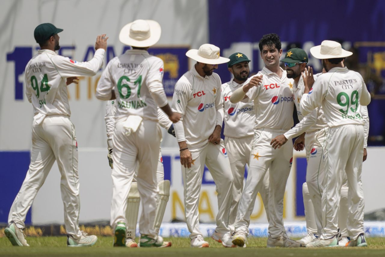Naseem Shah is congratulated after getting Dinesh Chandimal's edge, Sri Lanka vs Pakistan, 1st men's Test, Galle, 1st day, July 16, 2023