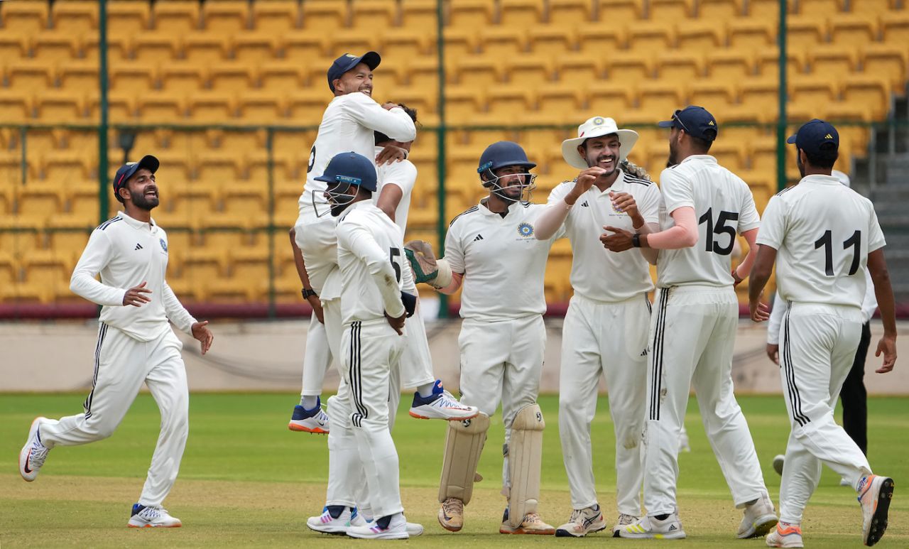 Job done, the South Zone players can start the celebrations, South Zone vs West Zone, Duleep Trophy final, 5th day, Bengaluru, July 16, 2023