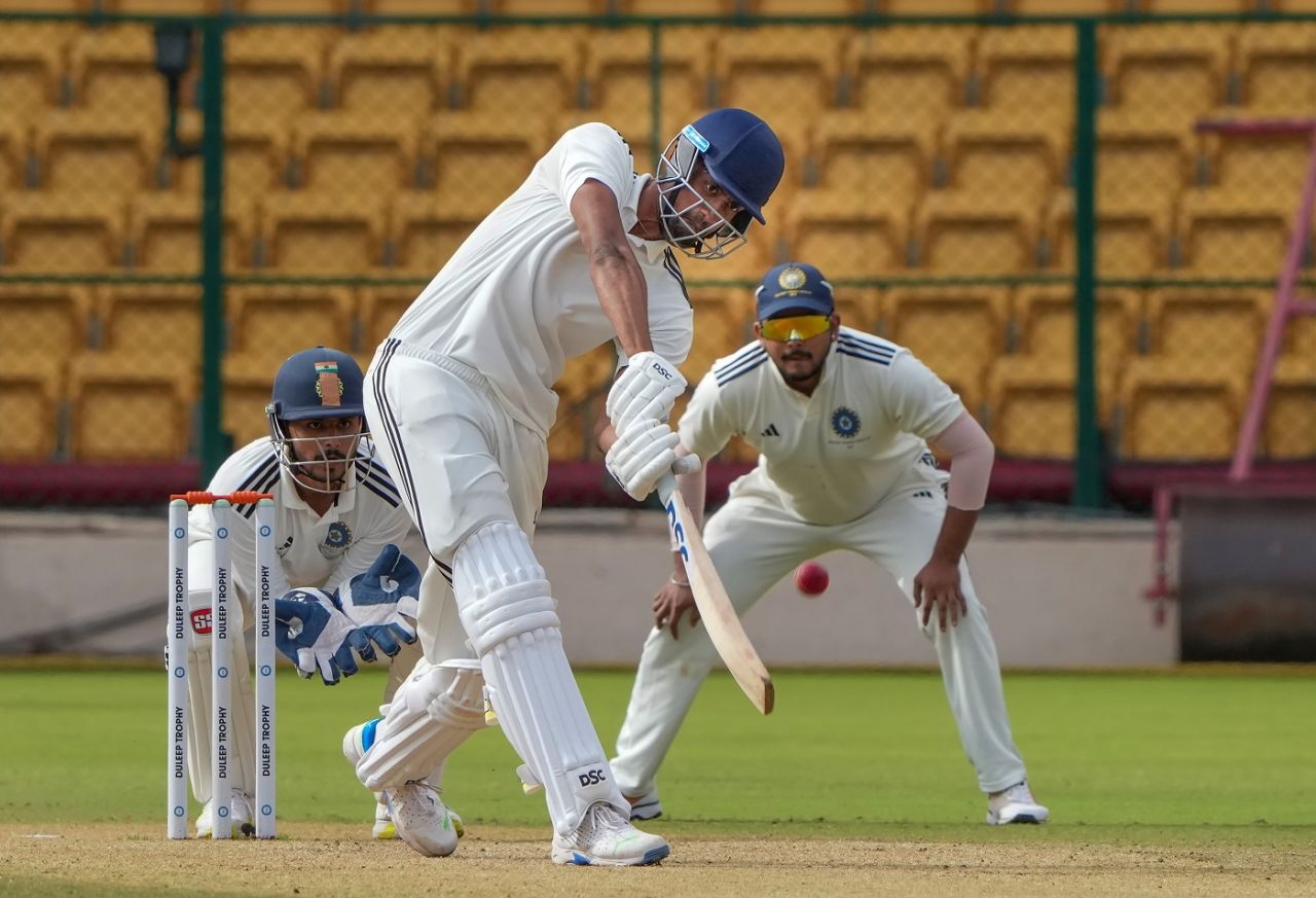R Sai Kishore prepares to carve one away, South Zone vs West Zone, Final, 3rd day, Duleep Trophy, Bengaluru, July 14, 2023